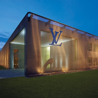 هنا يولِدُ الابتكار محترماً مُحترَف التاريخ أحذية Louis Vuitton