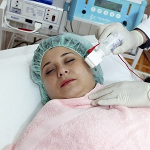 حلّ في التجميل والعلاج