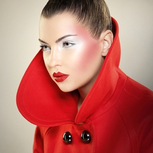 الأحمر حيّ لون الجاذبية بامتياز