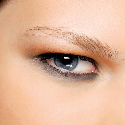 عززي جاذبية عينيك