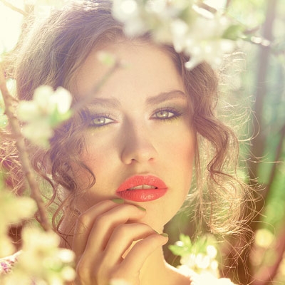 بين الأزهار