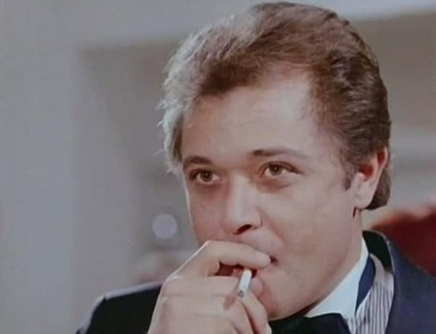 بالصور النادرة - تفاصيل زواج محمود عبد العزيز من معجبة مدة شهر وانفصاله عنها