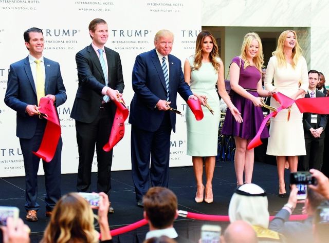 مع زوجها وأولاده