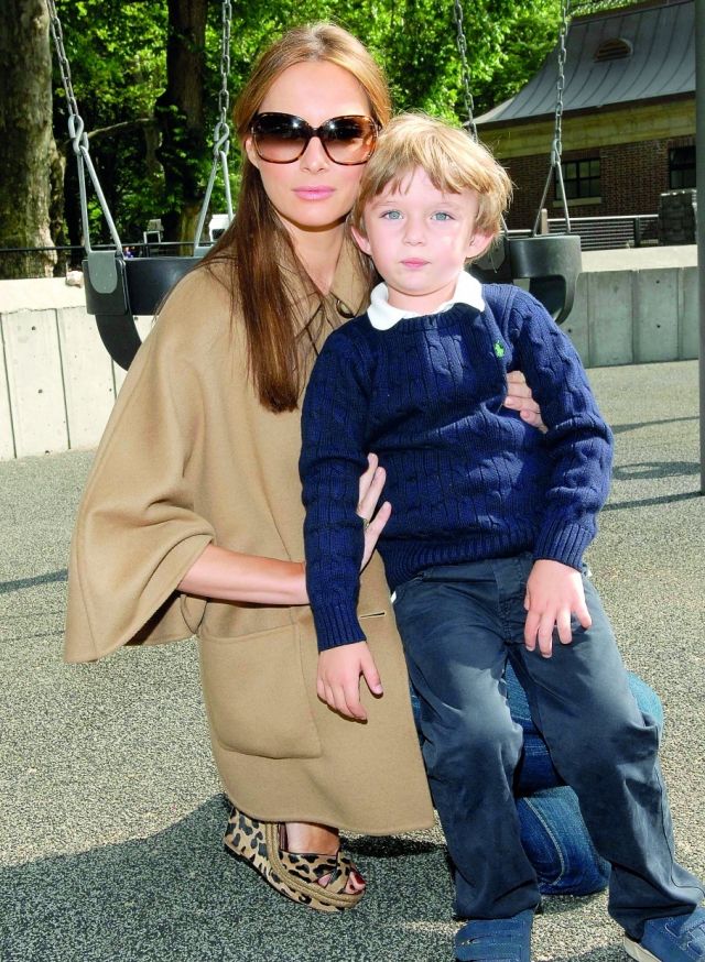 مع ابنها بارون وليام