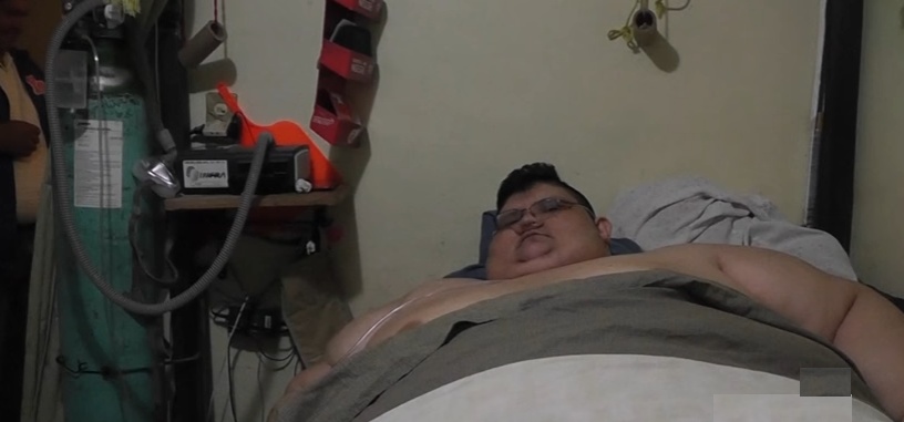 فيديو مؤثر - كيف يعيش أسمن شاب في العالم.. لا يمكنه المشي!؟