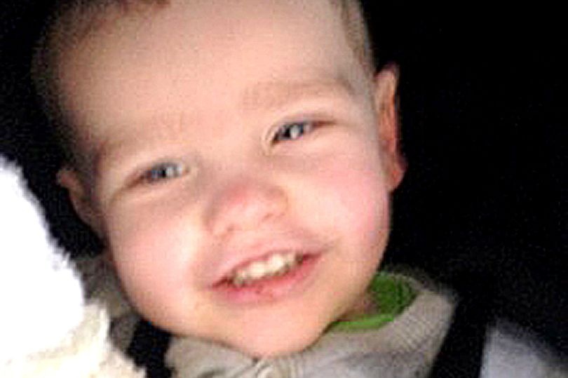 بالصور - جريمة مروعة.. أم تعذب ابنها وتقتله بطريقة شنيعة!