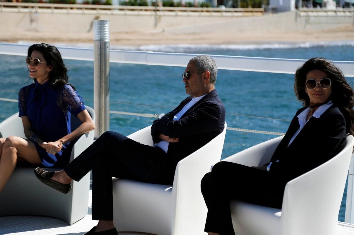 من كواليس Project Runway ME عفاف جنيفان تتأثر وتستعيد ذكرياتها... وبكاء على المسرح