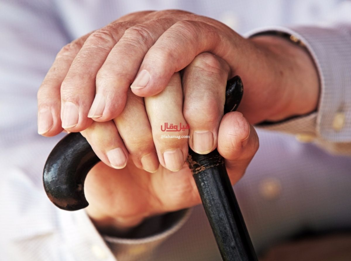 فيديو يشعل مواقع التواصل- والد طالب سعودي يعتدي بالضرب على معلّمه في المدرسة