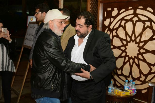 بالصور- نجوم الفن يواسون طارق عبد العزيز في وفاة والدته