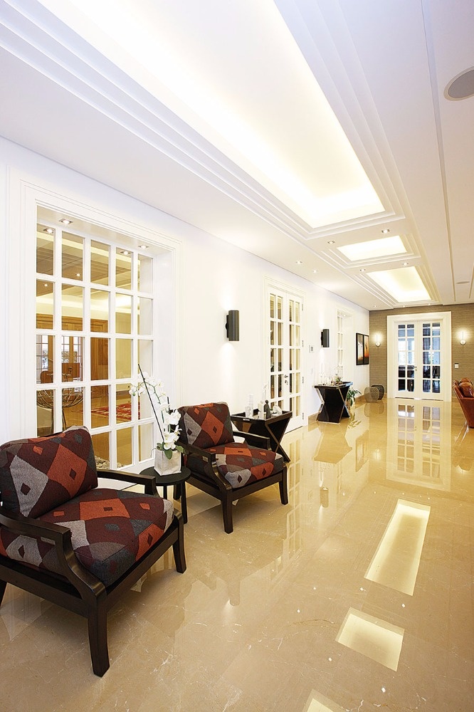 بين الداخل والخارج - كلاسيكية تعانق العصرية