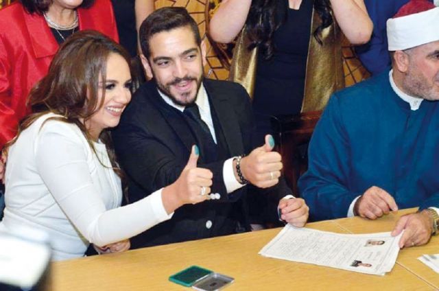  العروسان عقب عقد القران
