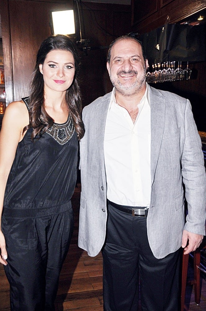 خالد الصاوي ويسرا اللوزي يحتفلان بآخر مشاهد «أخلاق العبيد»