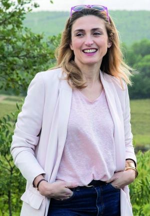 ما مصير العلاقة بين جولي غاييه والرئيس الفرنسي فرانسوا هولاند؟