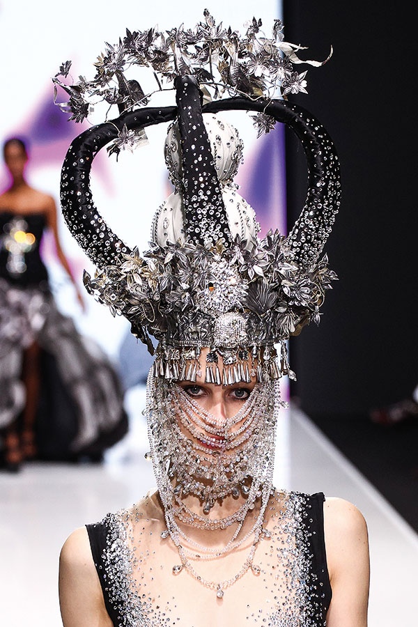 On Aura Tout Vu - أكسسوارات الشعر 
