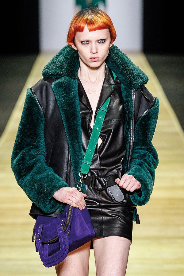 Barbara Bui - تشقير الحواجب
