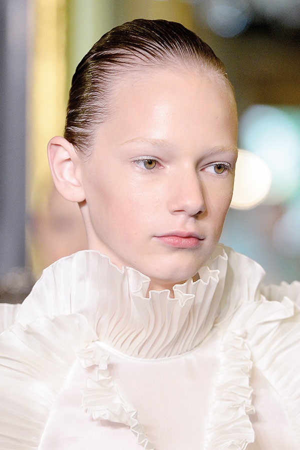 Francesco Scognamiglio - تشقير الحواجب
