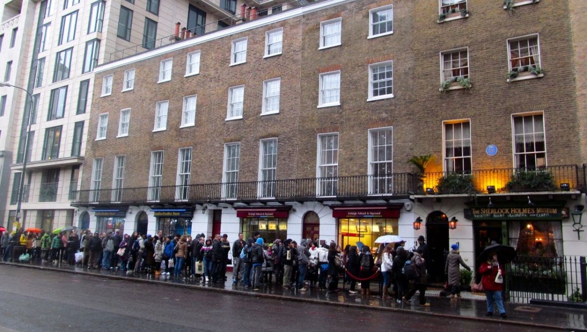 لن تعرفي سرّ ذكاء شارلوك هولمز إذا لم تزوري هذا المكان... الطابق الأخير قد يُخيفك!