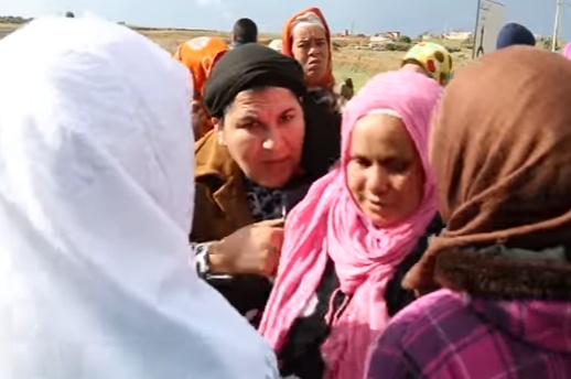 بالفيديو - في المغرب.. مشاهد مؤلمة من جنازة طفل مات بعد انهيار سقف منزل عليه