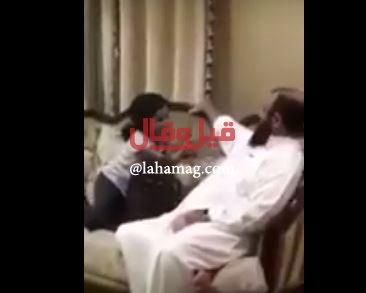 بالفيديو- طفلة تتغزّل بوالدها ببراءة.. شاهدوا طرافتها وكلماتها المعبّرة!!