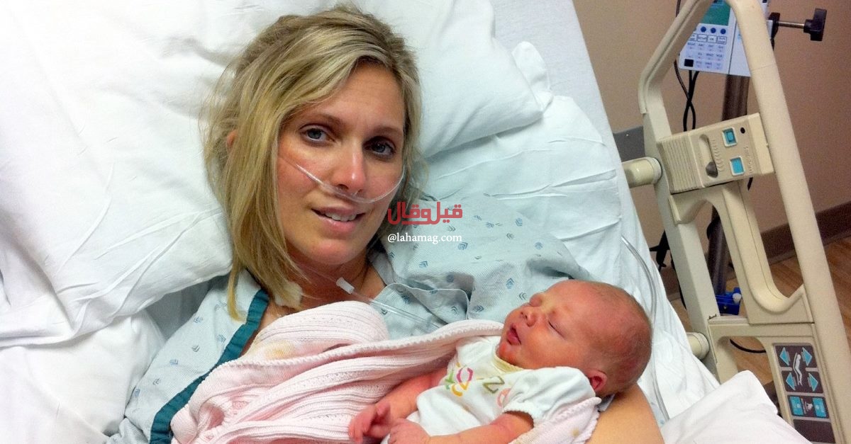 أعلن الأطباء وفاتها أثناء الولادة... لكنّ أحداً لم يصدّق ما حدث عندما همس زوجها في أذنها!