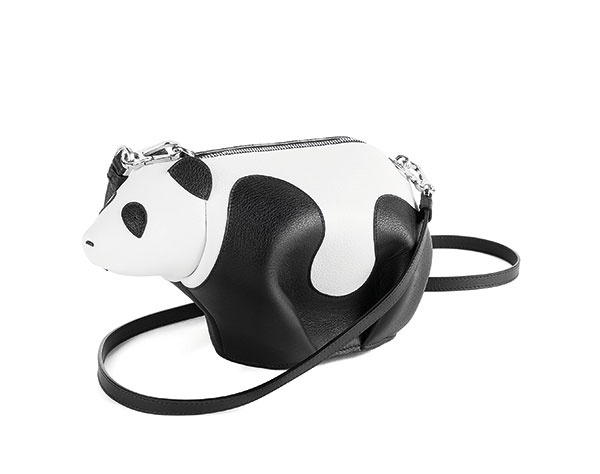 حقيبة دب الباندا الجلدية من Loewe