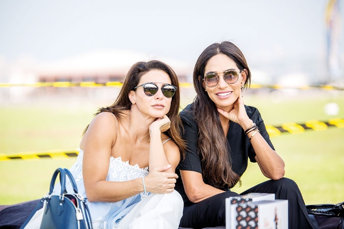 القفز بالمظلة مع Dare To Scandaleyes