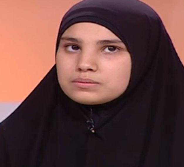 فيديو مؤثر - طفلة تنجب طفلين تروي تفاصيل زواجها وحملها وكيف غارت من ابنتها!