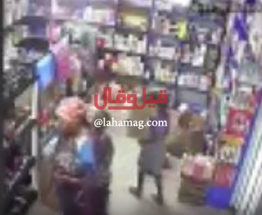 بالفيديو - أم تستخدم أطفالها السبعة في سرقة سوبر ماركت!!