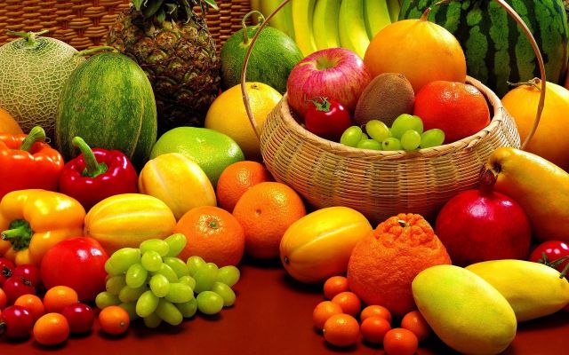 هل الفاكهة حليفة الصحة أم عدوة الرشاقة؟