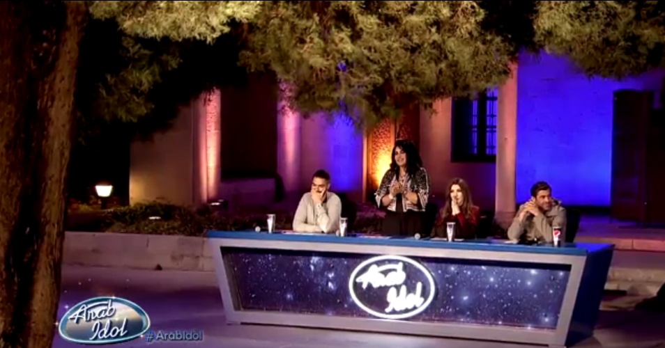 بالفيديو - شاهدوا متسابقة Arab Idol التي اجبرت احلام على الوقوف لها
