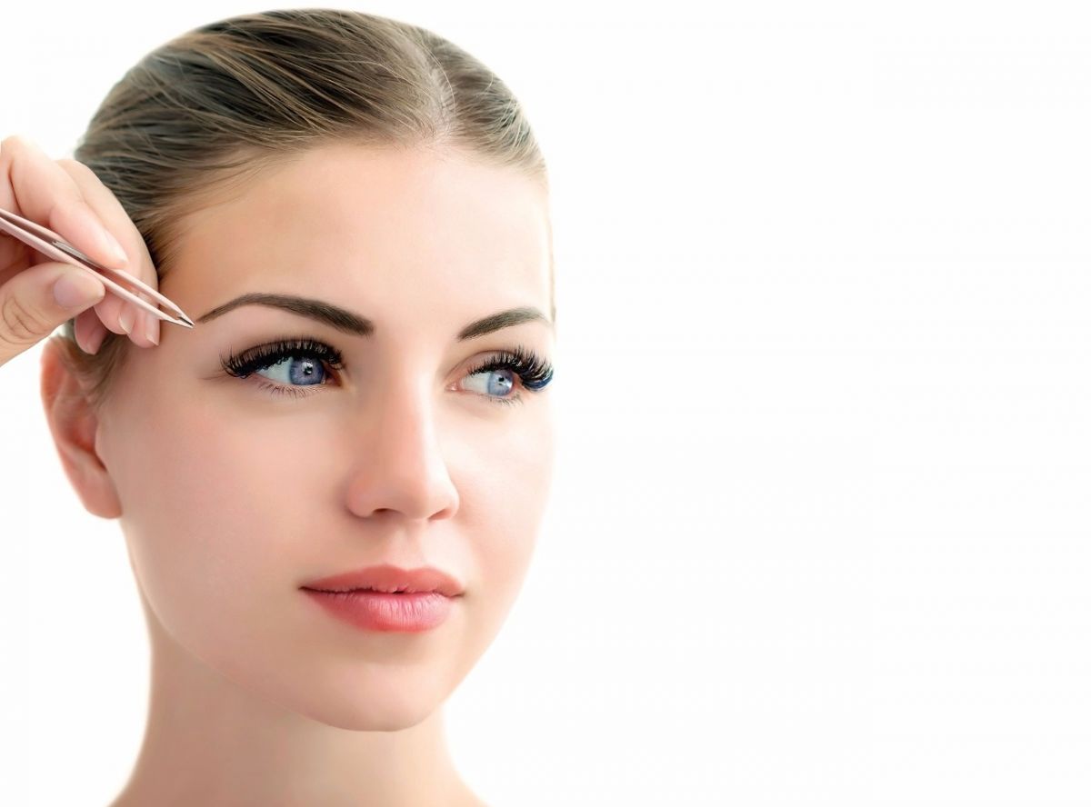 أخطاء تجنّبيها عند صقل حاجبيك