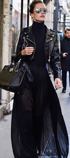 Alessandra Ambrosio t in Paris in Moschino Alessandra Ambrosio t in Paris in Moschino