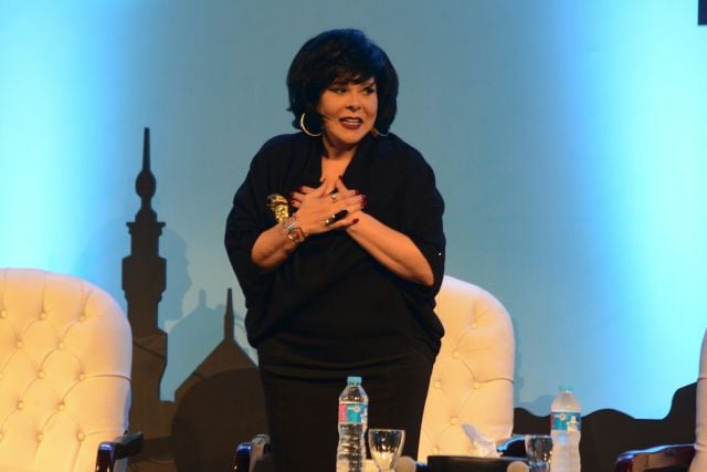 بالصور- إسعاد يونس تحتفل بكتابها الأول