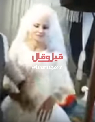 بالفيديو- عروس تُشعل حفل زفافها وتقود الفرقة الموسيقيّة.. شاهدوا براعتها