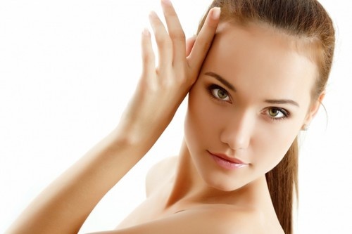 احصلي على بشرة ناعمة ونضرة من دون شوائب بواسطة هذا الخليط المنزلي.. إليك السرّ