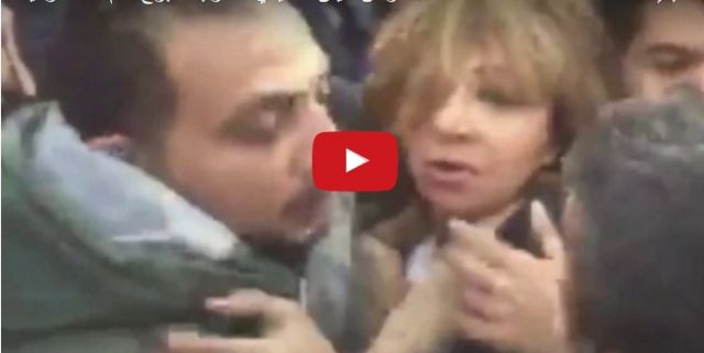 بالفيديو - تعرض الإعلامية المصرية لميس الحديدي للضرب المبرح في مكان التفجير
