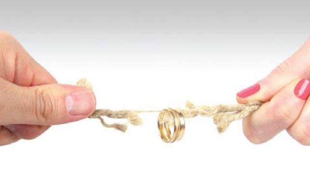 بعد أيام من الزفاف.. مصري يقاضي زوجته بسبب كيس معكرونة!!