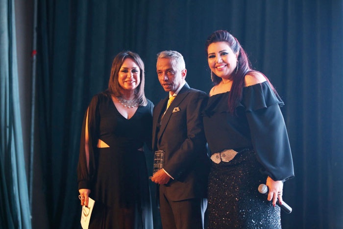 نجمات في عروض أزياء