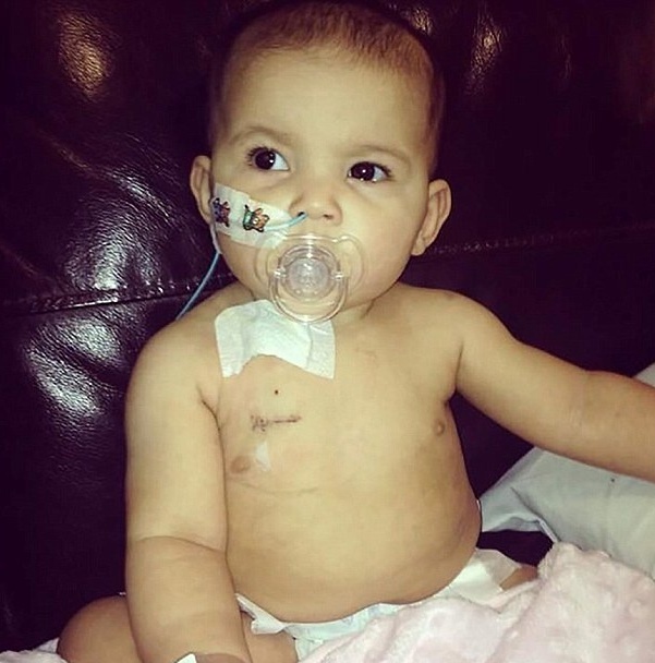 بالصور - طفلة تواجه سرطان نادر بشجاعة.. إليكم القصة!