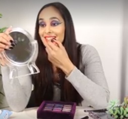 بالفيديو- مراهقات يكشفن طريقة مكياجهنّ الغريبة خلال المرحلة الثانوية..