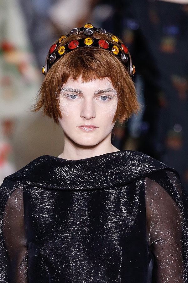 Ulyana Sergeenko - تسريحة السلطانات
