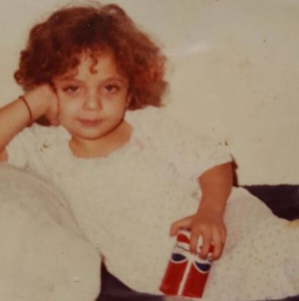 خمنوا هذه الطفلة المشاكسة أي نجمة أصبحت؟