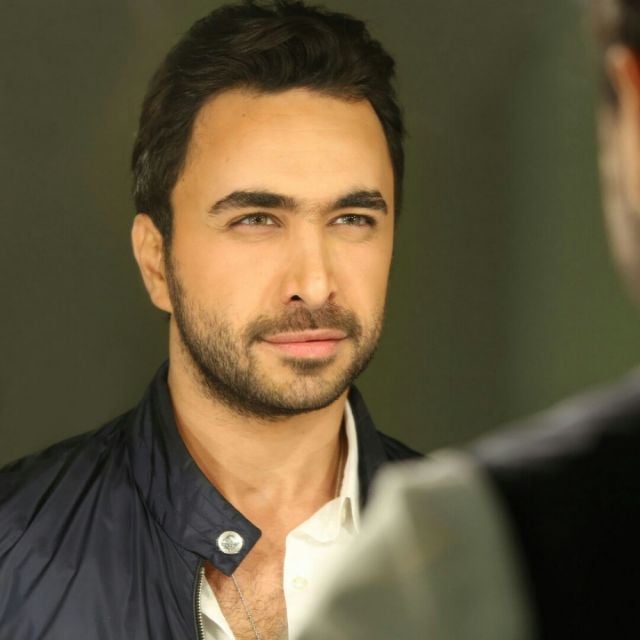 هكذا ستخطف قلوب الفتيات بإطلالة نادر الأتات