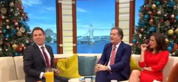 بالفيديو - إحراج مذيعين على الهواء بسبب خلل تقني.. وردّ فعلهم طريف!