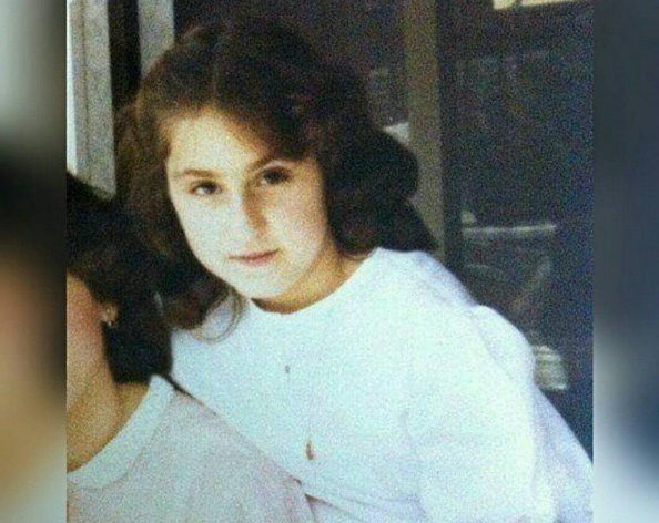 بالصور - خمّنوا هذه الطفلة أي نجمة عربية ومتمردة أصبحت!