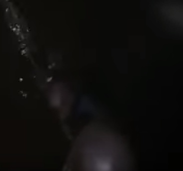 بالفيديو - والدة ترمي طفلها في النهر.. والسبب محزن للغاية