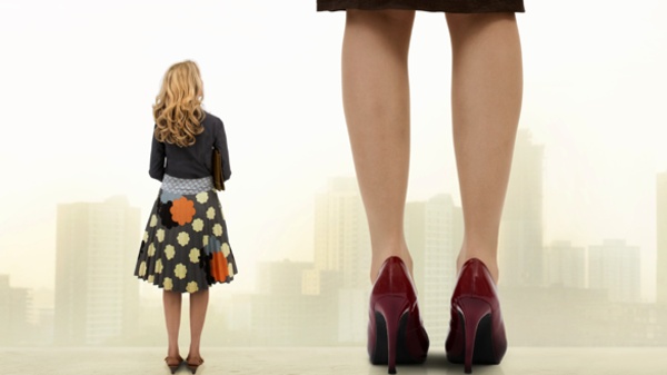 دراسة - من تتمتع بصحة أفضل.. السيدة الطويلة أم القصيرة؟ ومن عرضة للسرطان للخرف أكثر؟!