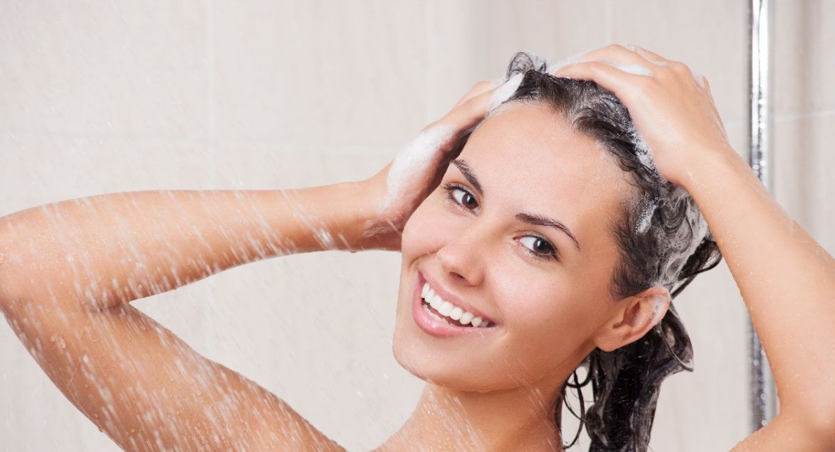 تستخدمين هذا الشامبو يومياَ ولا تعرفين أنّه يسبب السرطان وفقدان الذاكرة وأمراض الأعصاب! إليك البديل..