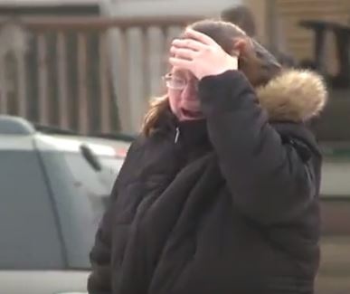 فيديو محزن - هكذا قتل ابن العامين نفسه بسلاح والده الشرطي!!