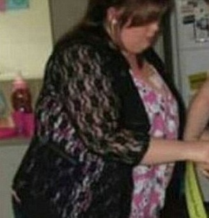 بالصور - خسرت 60 كيلو في سنة بسبب عملها.. شاهدوا ماذا فعلت وكم تغيرت!